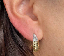 Load image into Gallery viewer, DIAMOND RIBBED EARRING