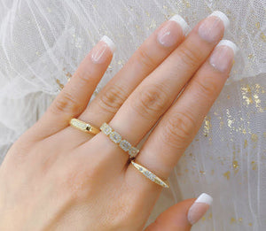 HALO DIAMOND BAGUETTE BAND RING